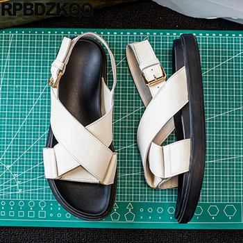 Водонепроницаемые мужские прогулочные популярные сандалии Корейского дизайнера с открытым носком, современная резиновая подошва, модная пляжная обувь на плоской подошве.