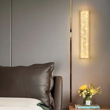 Полностью медный светильник Роскошная прикроватная тумбочка для спальни, бра высокого класса и минималистичный настенный светильник для декора стен гостиной на заднем плане