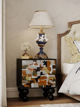 Современная минималистская прикроватная тумбочка из массива дерева Ореховый американский светлый роскошный шкаф для хранения вещей Прикроватный ящик с граффити в домашней спальне c