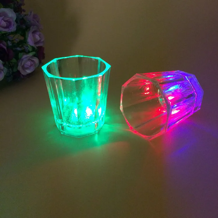 Мини-восьмиугольная чашка из 24 упаковок, светодиодная люминесцентная чашка для бара, праздничный подарок для свадебной вечеринки, красочные бокалы для вина 
